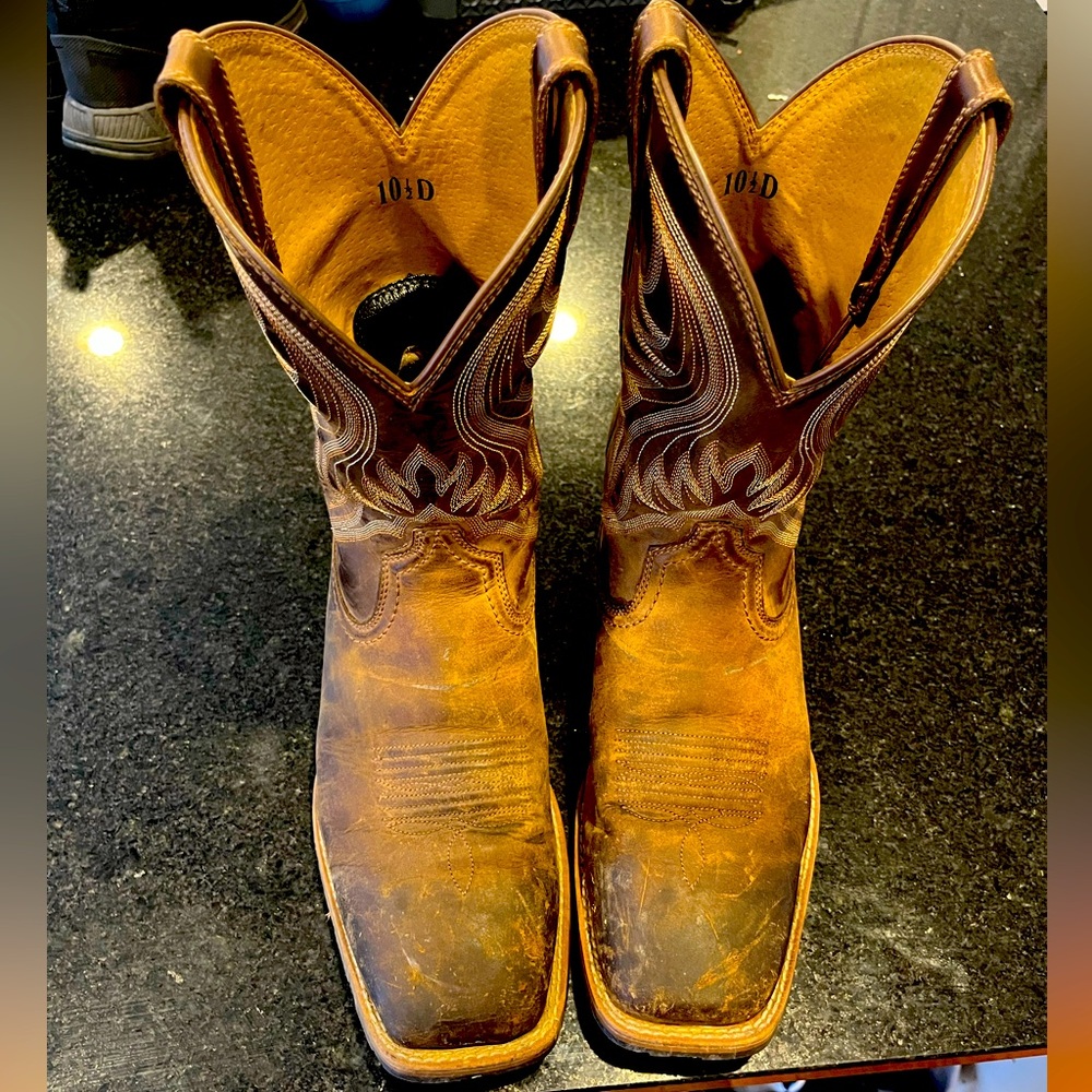 Ariat men’s 10 1/2 square toe.